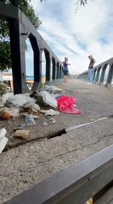 Puente peatonal en mal estado, pone en riesgo a moradores de Alfonso López